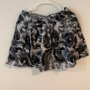Skirt black and gray with excellent condition